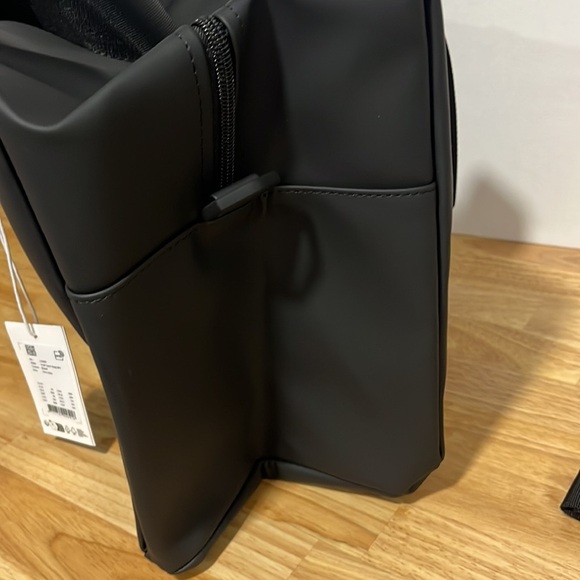 NEW Rains Gym Duffle/ Weekender Bag Black - Picture 8 of 15